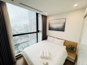 Deluxe Apartment, 2 Bedrooms, Air conditioning, City View | Desk, laptop workspace, soundproofing, free WiFi - Vinhomes Skylake (Hanoi)