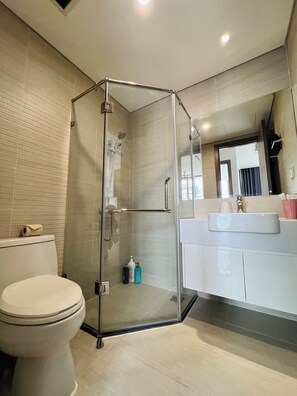 Shower, free toiletries, hair dryer, slippers