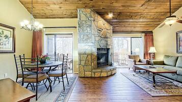 Télévision, cheminée, espaces bureaux