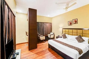 Superior Double Room | In-room safe, soundproofing, iron/ironing board, free WiFi