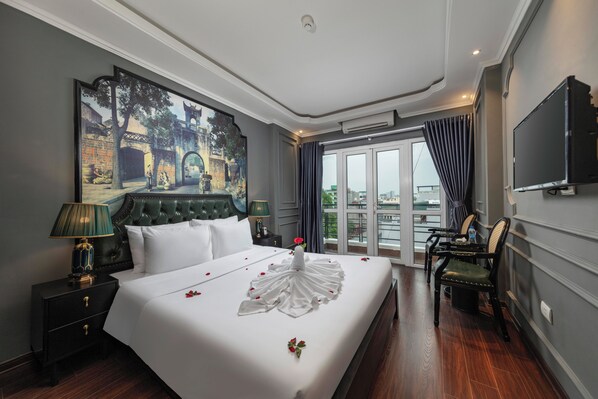 Executive Double Room | Iron/ironing board, free WiFi