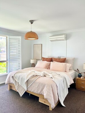 3 sovrum, strykjärn/strykbräda, gratis wi-fi och sängkläder