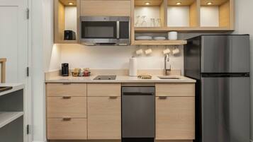 Wasserkocher mit Kaffee-/Teezubehör