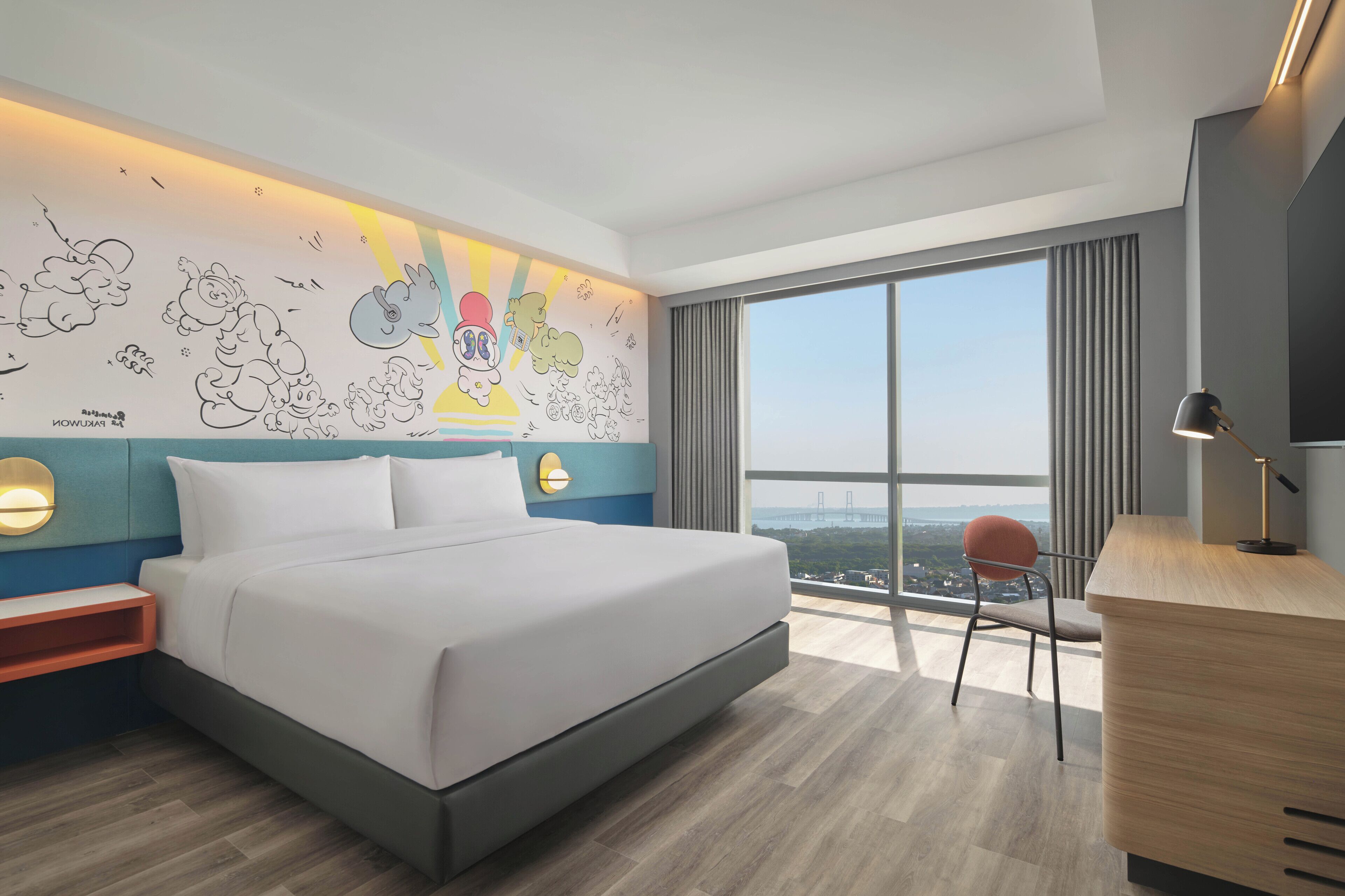 Deluxe Room, 1 King Bed | In-room safe, desk, laptop workspace, blackout drapes