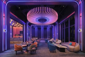 2 bars/lounges, lobby lounge - Aloft by Marriott Surabaya Pakuwon City (Surabaya)