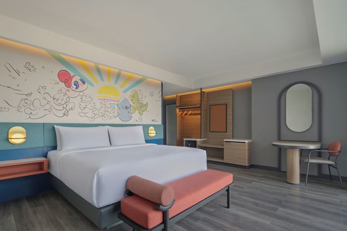 Suite, 1 King Bed, Non Smoking | In-room safe, desk, laptop workspace, blackout curtains