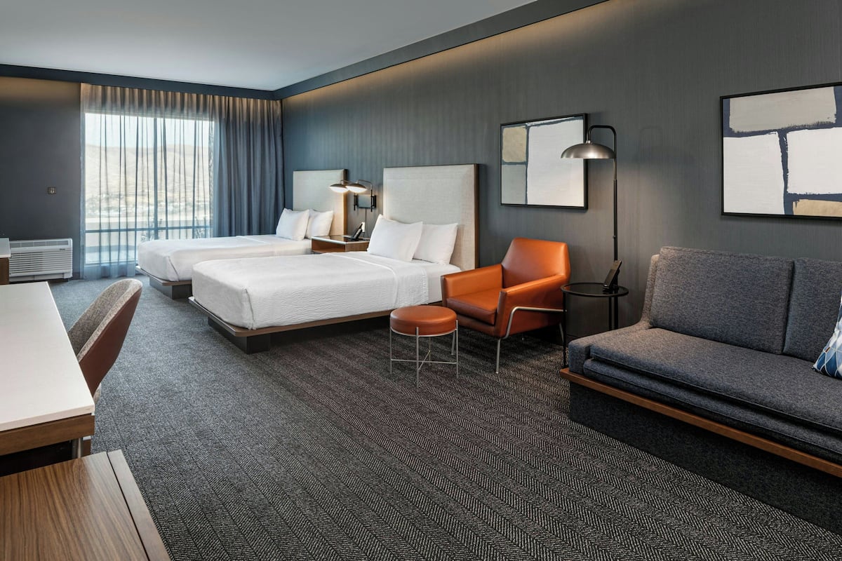 Habitació, diversos llits