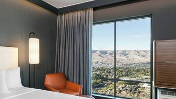 Cortinas blackout, tabla de planchar con plancha y wifi gratis