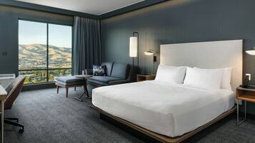 Zimmer, 1 King-Bett und Schlafsofa, Flussblick | Verdunkelungsvorhänge, Bügeleisen/Bügelbrett, kostenloses WLAN