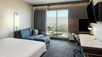 Zimmer, 1 King-Bett und Schlafsofa, Nichtraucher, Flussblick | Verdunkelungsvorhänge, Bügeleisen/Bügelbrett, kostenloses WLAN