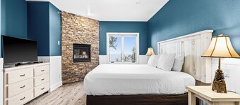 Breathtaking Lake Views | 2BR w/King Suite | Pools