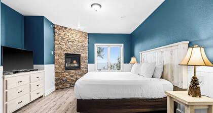 Breathtaking Lake Views | 1BR w/King Suite | Pools