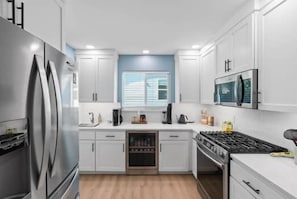 Coffee/tea maker, fridge, microwave, oven