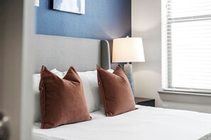 2 bedrooms, desk, iron/ironing board, WiFi