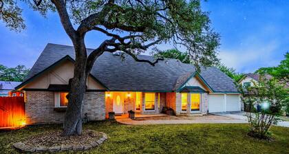 Family Gem - Heated Pool, Hot tub, GameRooms, Playground, Firepit, Chess, EV…