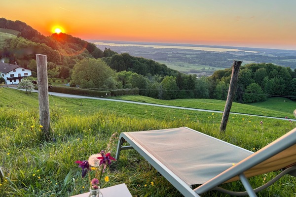 Siglhof am Pattenberg (DE Bergen) - Wohlmayer Heidi - 5215-Abendstunden an der Aussichtshütte