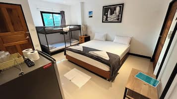 Family Room | Room amenity