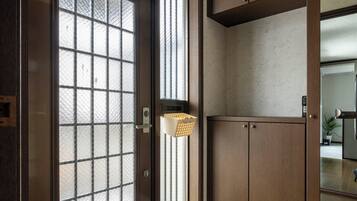 Pintu masuk properti