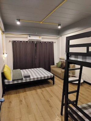 Basic Quadruple Room | Free WiFi, bed sheets