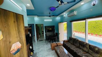 Luxury Villa, Garden View | Free WiFi