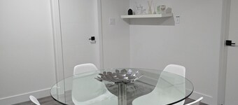 HOME AWAY FROM HOME. 7min or less radius to all amenities and downtown Edmonton