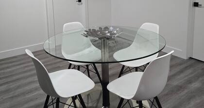 HOME AWAY FROM HOME. 7min or less radius to all amenities and downtown Edmonton