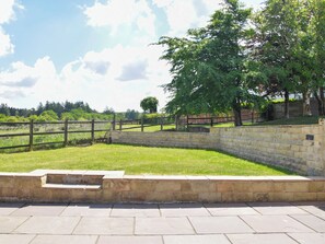 Property grounds - A characterful, pet-friendly escape with local amenities. (Shaw, near Saddleworth)