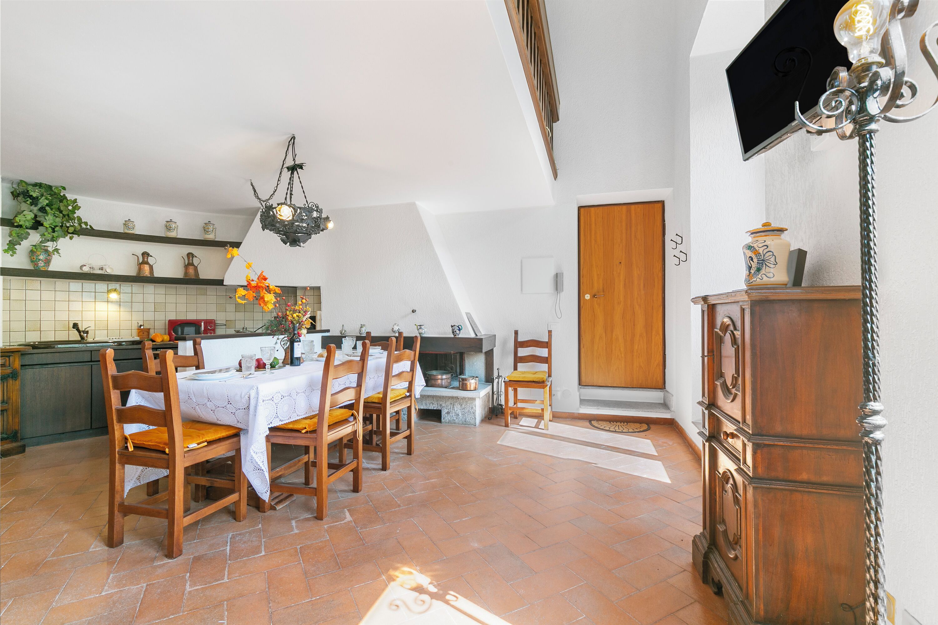 Standard Apartment, Multiple Bedrooms (Albert's  Castle Apt) | Dining