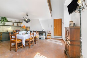 Standard-Apartment, Mehrere Schlafzimmer (Albert's  Castle Apt) | Speisen