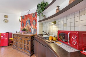 電冰箱、微波爐、爐台、洗碗機