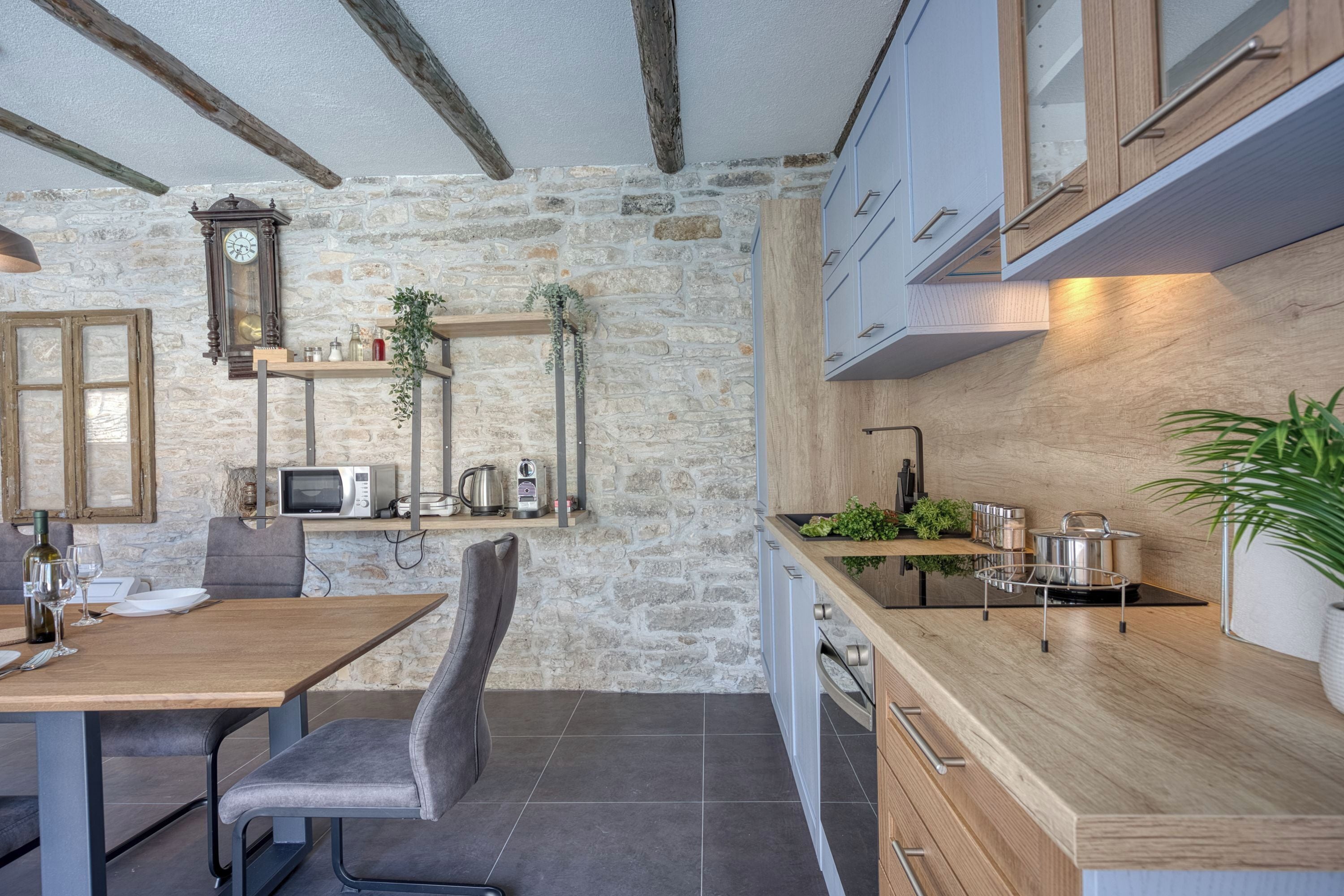 奢華別墅, 多間臥室, 2 間  浴室 (Villa Galant with Pool and Sauna) | 私人廚房 | 電冰箱、微波爐、烤箱、爐台