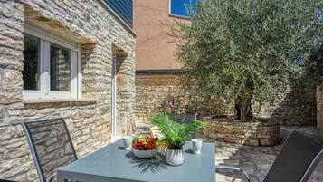 Luxury Villa, Multiple Bedrooms, 2 Bathrooms (Villa Galant with Pool and Sauna) | Outdoor dining