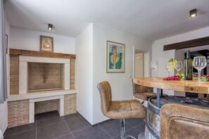 Vila superluxo, vários quartos, 2 banheiros (Villa Galant with Pool and Sauna) | Parte interna