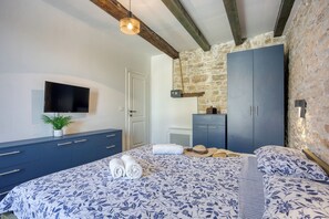 Vila superluxo, vários quartos, 2 banheiros (Villa Galant with Pool and Sauna) | 2 quartos, Wi-Fi de cortesia, roupa de cama
