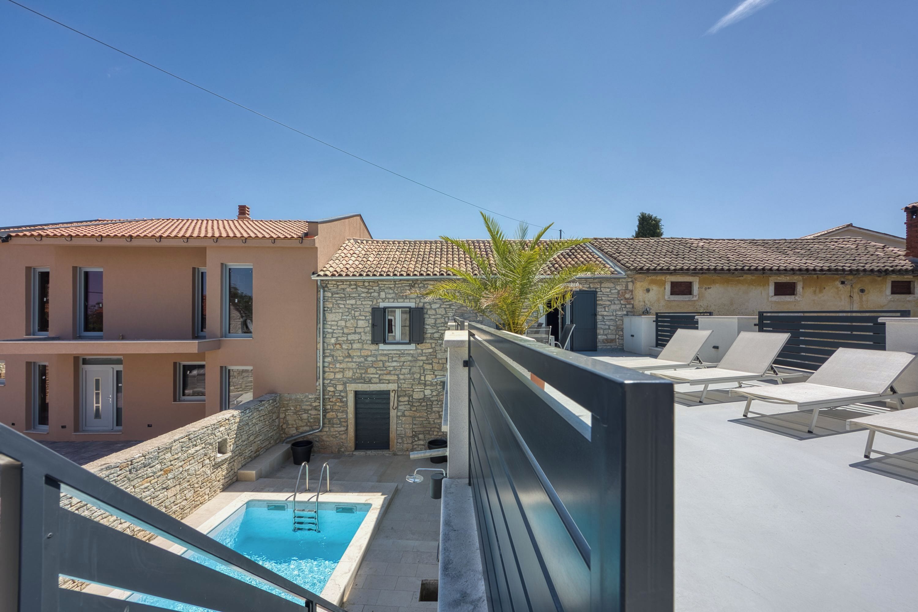 Vila superluxo, 2 quartos, 2 banheiros (Villa Galant with Pool and Sauna) | Piscina | Piscina externa sazonal