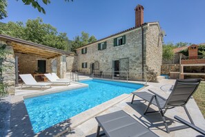 Seasonal outdoor pool - Stone Villa Galant with Pool (Lanisce)