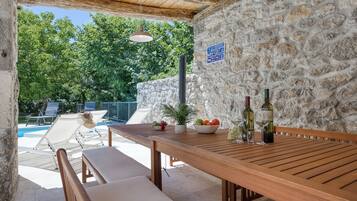 Outdoor dining