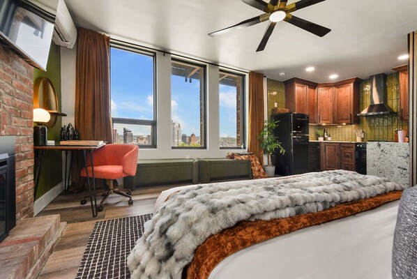 1 Schlafzimmer, Schreibtisch, Bügeleisen/Bügelbrett, Reisekinderbett