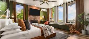 Grandview Studio | Skyline Views | Private Parking