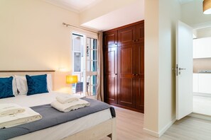 1 soverom, strykejern/-brett, internettilgang og sengetøy