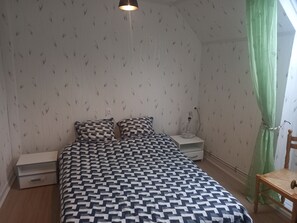 2 bedrooms, iron/ironing board, free WiFi, bed sheets