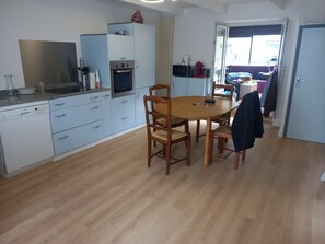 Fridge, microwave, oven, stovetop - Breton house in the village of Hillion, 300m from the sea (Hillion)