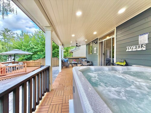 Luxury Wine Country Home • HotTub • Walk Downtown