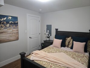 2 chambres, fer et planche à repasser, Wi-Fi, draps fournis