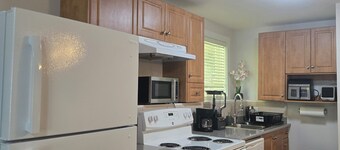  Luxury Lodge Getaway II. w/ Wi-Fi & AC in awesome PG. Close to University of PG