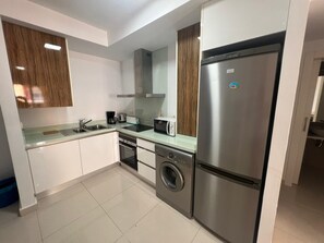 Fridge, microwave, oven, stovetop - Gorgeous 2 Bed Apartment Los Alcazares (Los Alcázares)