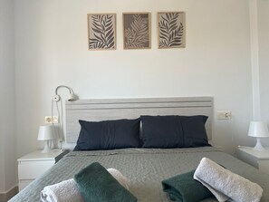 2 bedrooms, iron/ironing board, WiFi, bed sheets - Gorgeous 2 Bed Apartment Los Alcazares (Los Alcázares)