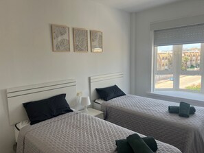 2 bedrooms, iron/ironing board, WiFi, bed sheets - Gorgeous 2 Bed Apartment Los Alcazares (Los Alcázares)