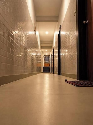 Comfort Room | Free WiFi
