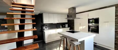 Mikrowelle, Ofen, Herdplatte, Geschirrspüler